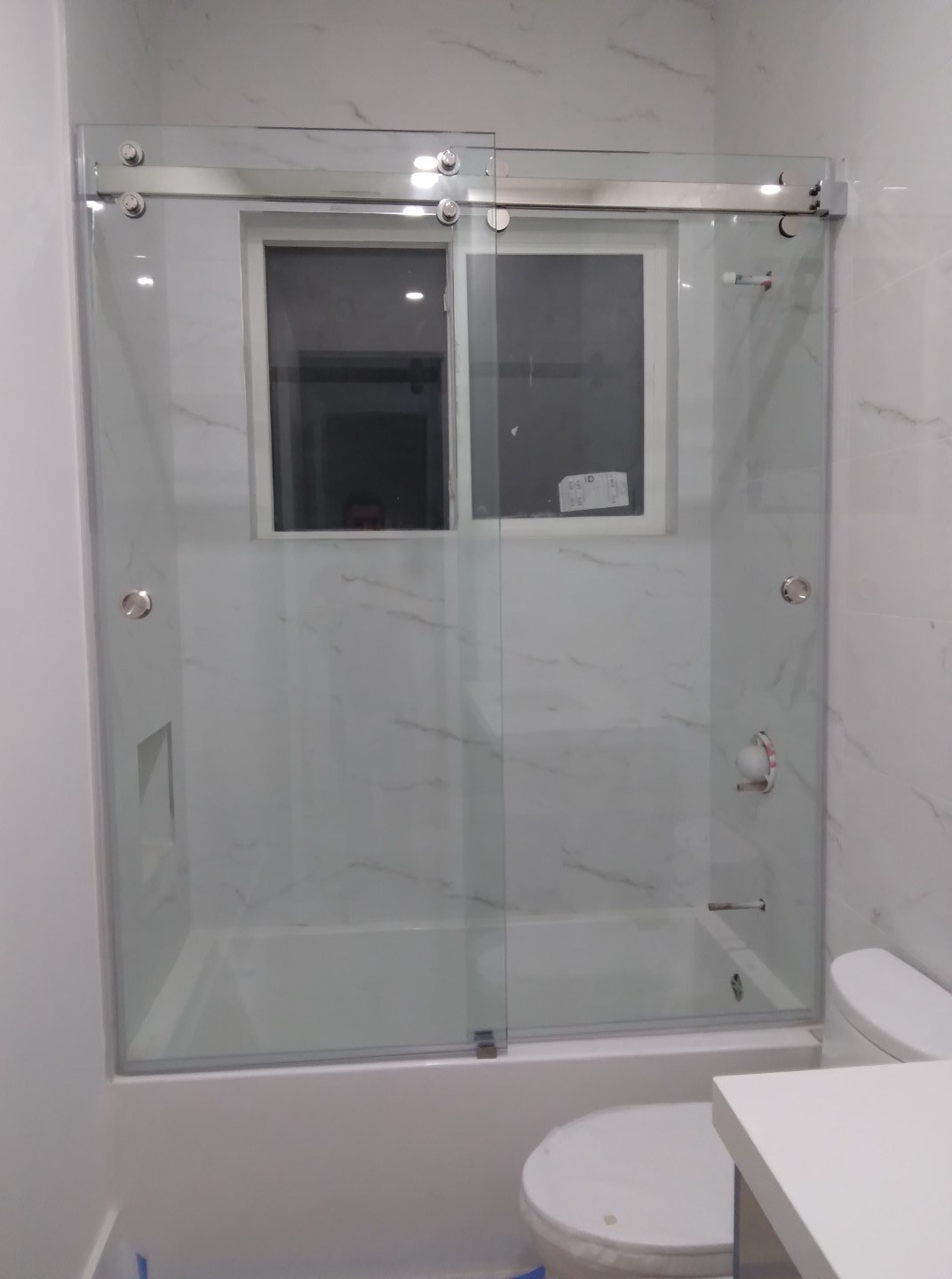 Tub door – CGFL glass and glazing services in Florida