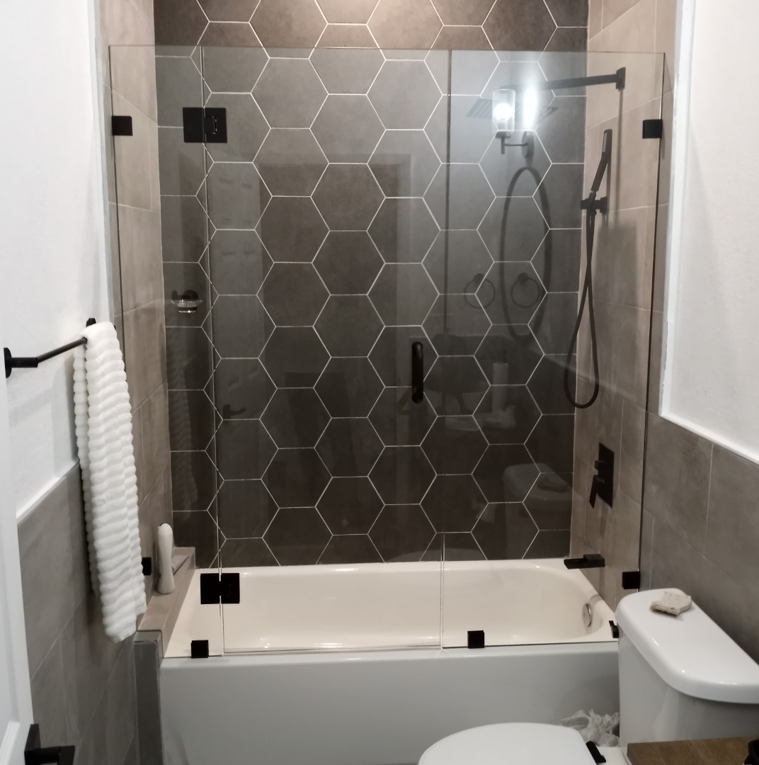 Customizable Glass Tub Enclosures for Modern Bathrooms – CGFL glass and ...